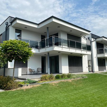 Modern Living In Boedapest Buitenkant foto